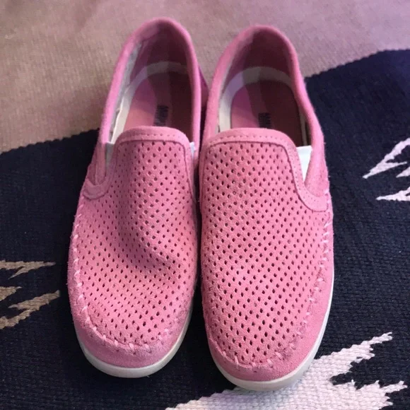 Minnetonka summer moccasins - Picture 1 of 4